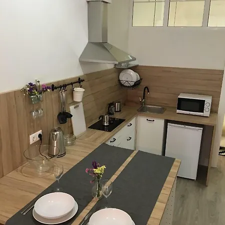 Munoz 1 *